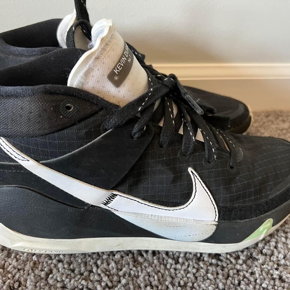 Mens size 8. Nike Kevin Durant basketball shoes